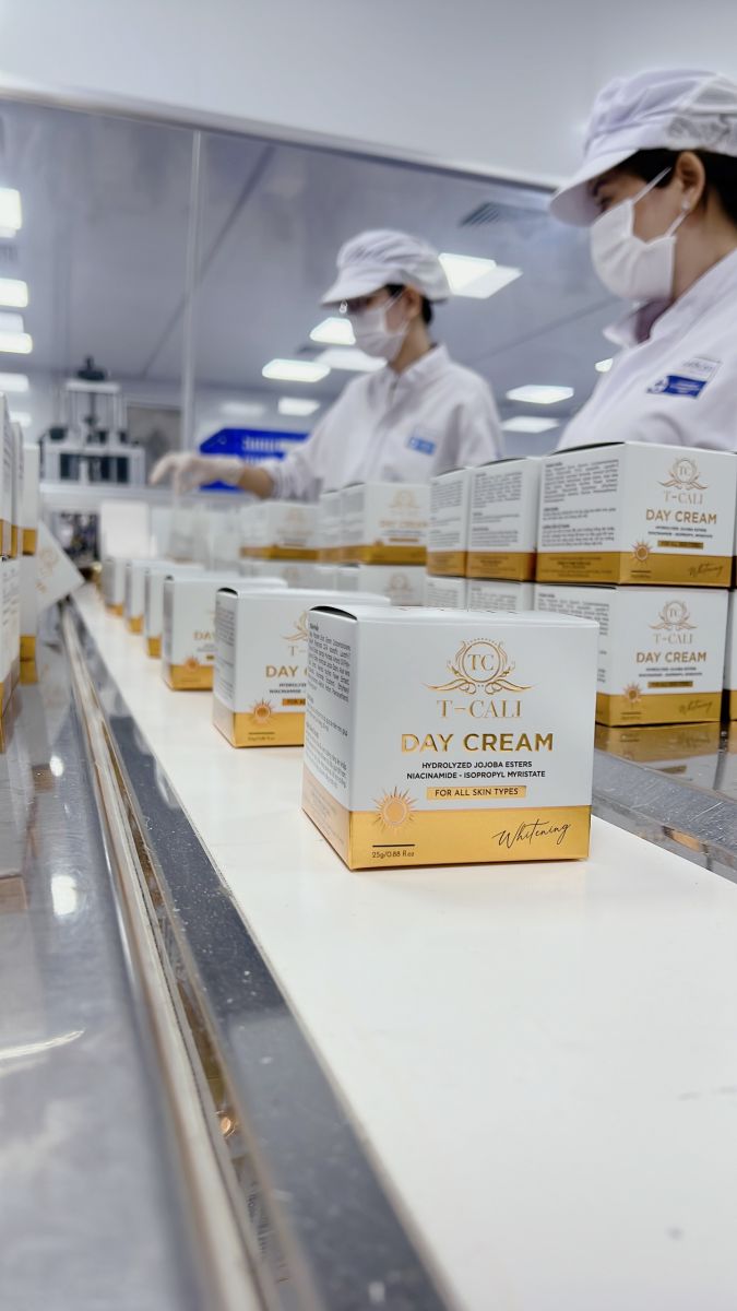 Kem dưỡng trắng ban ngày 
